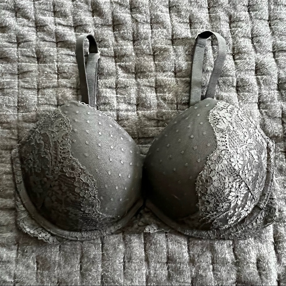 LIKE NEW!!!! NEVER WORN!!! Dream Angels Push-Up Bra BLACK LACE
